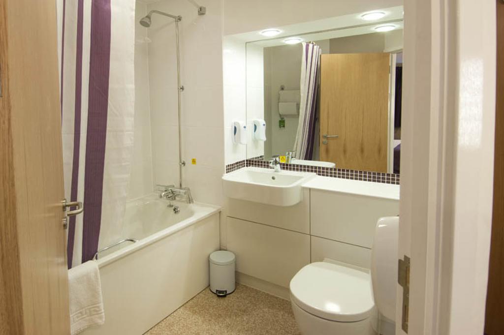 Premier Inn Liverpool Albert Dock Номер фото
